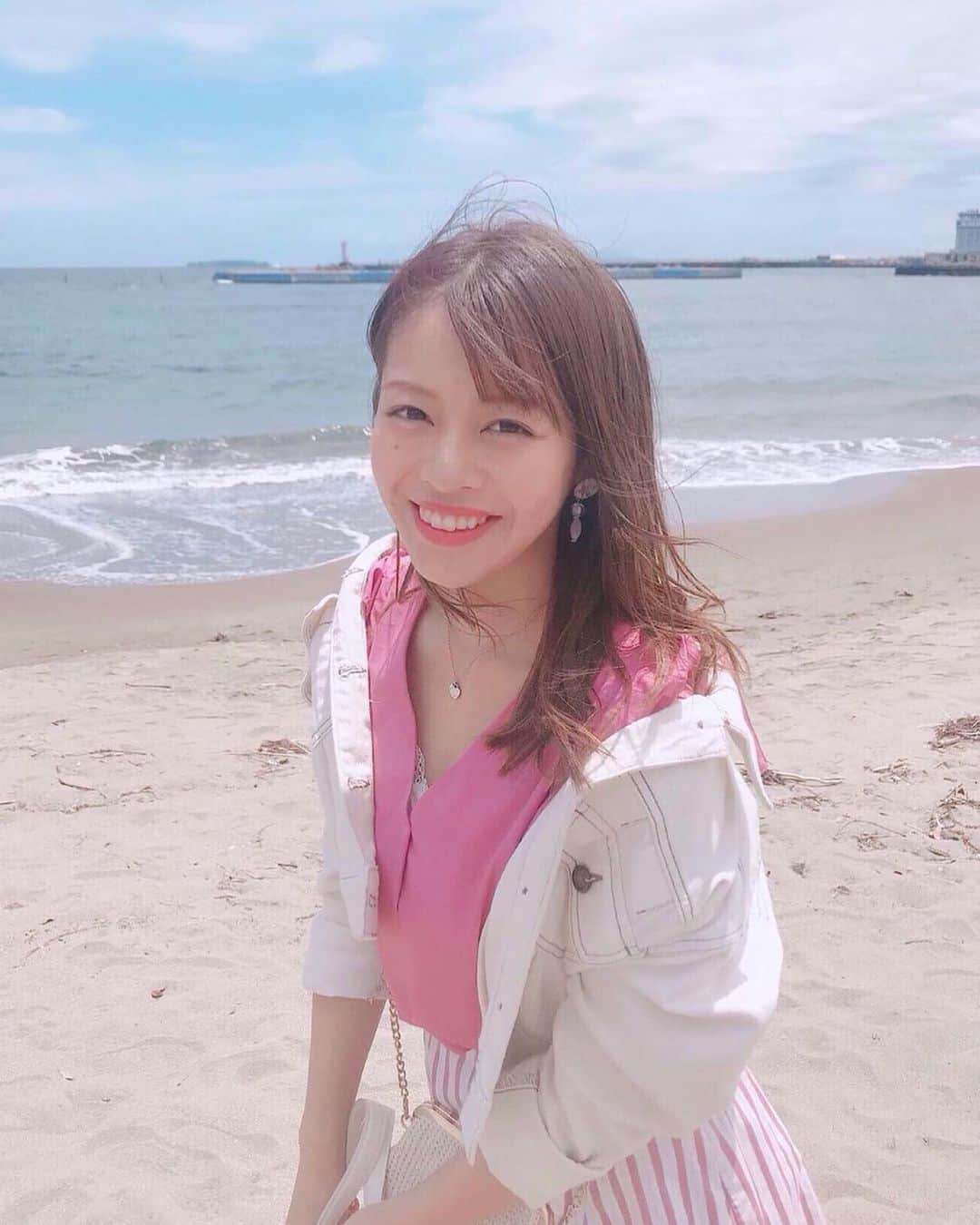 石倉侑芽さんのインスタグラム写真 - (石倉侑芽Instagram)「熱海のサンビーチ🏖💓 ２日目は快晴で、海も楽しむことができました🎀 . 最近よく付けてるピアスが可愛いので紹介💓 @clumisa_official です⭐️ . @misamisa124 さんと @7ku27 さんが ハンドメイドで販売してるの💘 お花モチーフのアクセと編み物のアクセで めっちゃ可愛くて☺️💕 . 前にみさみさとゆきなちゃんと行ったことある #ukiukicafe でも販売してるんやって❤︎ あの時可愛いって見てたやつかあって感動した💘 . 可愛いからチェックしてみて😊💕 . #clumisa#ハンドメイドアクセサリー#購入品#ピアス #熱海#サンビーチ#ゆめちんコーデ」6月14日 9時18分 - yume8115