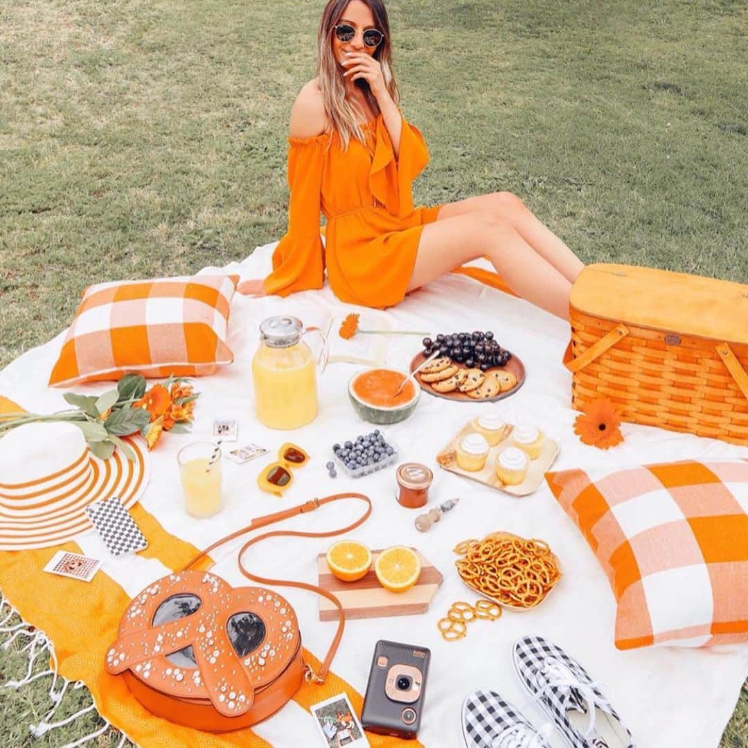 Fujifilm Instax North Americaさんのインスタグラム写真 - (Fujifilm Instax North AmericaInstagram)「@hungryhipsters : We can finally share the newest member to the @fujifilm_instax_northamerica product line! Meet the FUJIFILM #mini LiPlay, which officially launched today🧡 It's the cutest camera-printer hybrid that's super compact in size, has a LCD screen, and the ability to add fun photo frames & sound with QR technology📸☀️ Swipe to see how we documented our summer picnic with a series of 10 instax mini prints🧺🧁🥨🍪 And check out our stories to see the LiPlay in action! #Give10withNewinstax #Neweranewinstax #liplay #miniliplay #instaxminiliplay #ad —- We'll be announcing the winner of our mini LiPlay giveaway tomorrow ‪on 6/13‬ in stories☺️」6月14日 9時19分 - fujifilm_instax_northamerica