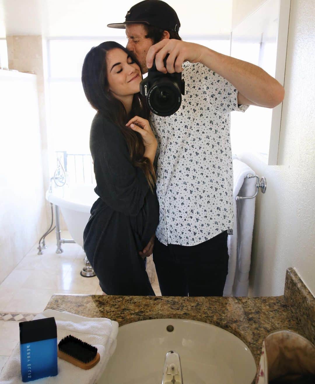 ペリーエリスのインスタグラム：「"If only my Dad could have looked into the future and seen how amazing a father Clay was going to be...he would have said “yes” the first time he asked him for permission. 💍😂🙃 Spoiling him big time this Father’s Day...soon to be Daddy of THREE! 😱@perryellis cologne was the perfect choice for him." - @marylauren #FathersDay #PerryEllisFragrances」