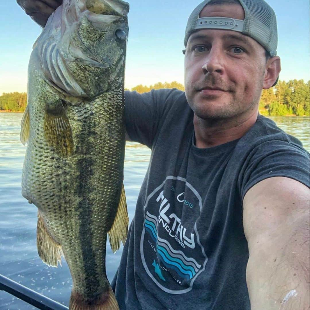 Filthy Anglers™さんのインスタグラム写真 - (Filthy Anglers™Instagram)「Wanted to feature some of our friends from Massachusetts today, hopefully cheer them up after that Bruins tough loss in Game 7 last night.  Team filthy members @baggin_bass @jsullivan337 @silkyfresh1 all found some fish this week, some with full bellies others look like they just emptied them out.  Congrats fellas, you are all Certified Filthy. www.filthyanglers.com  #fishing #catchandrelease #bassfishing #largemouthbass #getoutside #filthyanglers #fish #outside #trout #flyfishing #angler #anglerapproved #outdoors #teamfilthy #lakelife #salmon #trout #bigfish」6月14日 9時37分 - filthyanglers