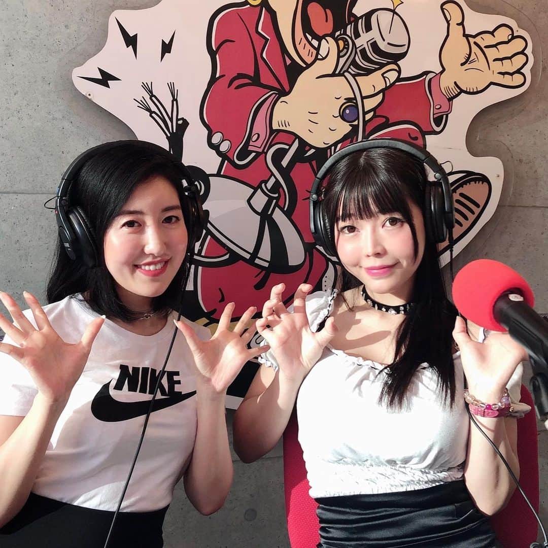 原めぐみさんのインスタグラム写真 - (原めぐみInstagram)「（原めぐみオフィシャル）5pcs photos レインボータウンFM【原めぐみのEN❤️JOYトーク】ゲストはグラビアアイドルユニット【ハニー&ムーン】さんのお二人でした❣️ みねりおちゃんは先週から引き続き今週も【有吉反省会】のひな壇にご出演されるそうですよ。それとお二人のDVD【蜜 月】が7/1に発売予定❣️ 🎱町田正プロの【わくわくビリヤード】では、「町田くんの世界」の話題etcでした^ ^ ご視聴&メッセージをありがとうございました😊  #みねりお  #月神まりな  #ハニー&ムーン #minepai  #レインボータウンfm #rainbowtownfm ﻿﻿ #原めぐみのenjoyトーク #megumihara  #原めぐみ  #酒井雅敏 ﻿﻿ #町田正  #ビリヤード  #生放送 ﻿ #ギャザリア深川 ﻿ #actor ﻿ #actoress﻿﻿﻿ #singer ﻿﻿﻿﻿﻿ #japanesesinger ﻿﻿﻿﻿ #japaneseactor﻿﻿﻿﻿﻿﻿﻿ #インフルエンサー ﻿﻿﻿﻿ #インスタ映え ﻿﻿﻿﻿ #インスタグラマー ﻿﻿﻿﻿ #いいねありがとう ﻿﻿﻿﻿ #フォロー ﻿﻿﻿﻿ @meguming.h」6月14日 9時37分 - meguming.h