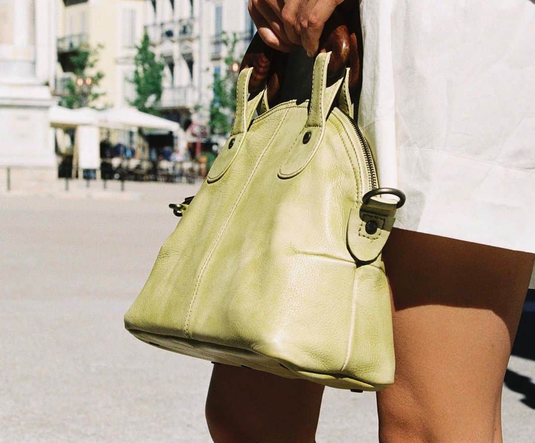 freepeopleさんのインスタグラム写真 - (freepeopleInstagram)「Less undereye bags and more summer bags. Head to our story for the bags that will look great in your hand (or on your shoulder).」6月14日 9時45分 - freepeople