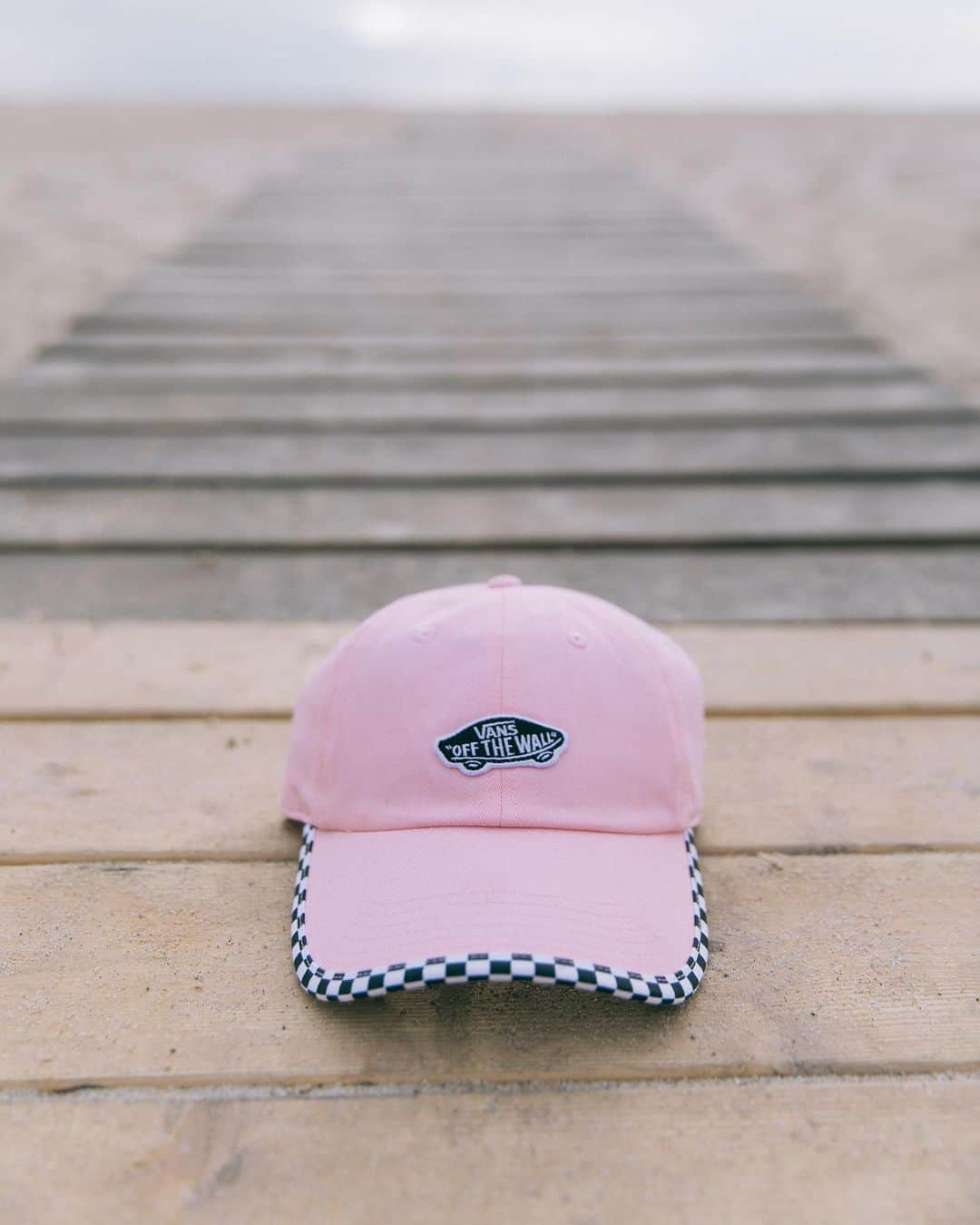 のインスタグラム：「Keep it in check. Shop the Check It Hat online at vans.com #vansgirls」