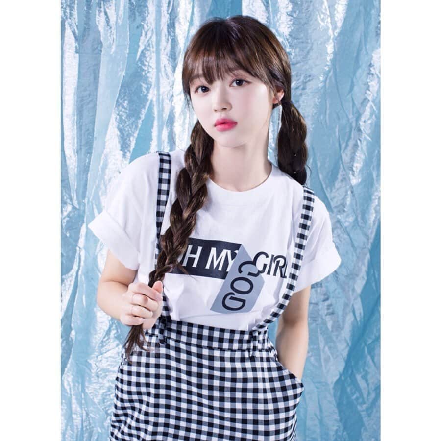 WEGOさんのインスタグラム写真 - (WEGOInstagram)「‪-OH MY GIRL×WEGO COLLABORATION- ‪7人組K-POPガールズグループ「OH MY GIRL」とのコラボアイテムが6/21(金)〜発売スタート！ 本日より配布開始のWEGO Magazine 7月号にてご紹介中ですので、是非お手に取ってご覧下さい。 詳細はWEGO公式HPをcheck ✔︎www.wego.jp . ✔︎t-shirt ¥2,990+tax ✔︎sacoche ¥1,590+tax  #ohmygirl#wego#collaboration」6月14日 10時00分 - wego_official