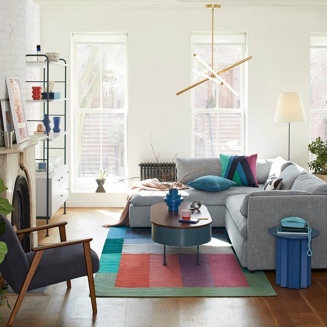 west elmさんのインスタグラム写真 - (west elmInstagram)「😏 Reimagine your space with our ✨ new ✨ apartment-friendly arrivals on westelm.com! #new #summerrefresh #smallspaces #apartmentliving #livingroomgoals #phonehome」6月14日 10時02分 - westelm