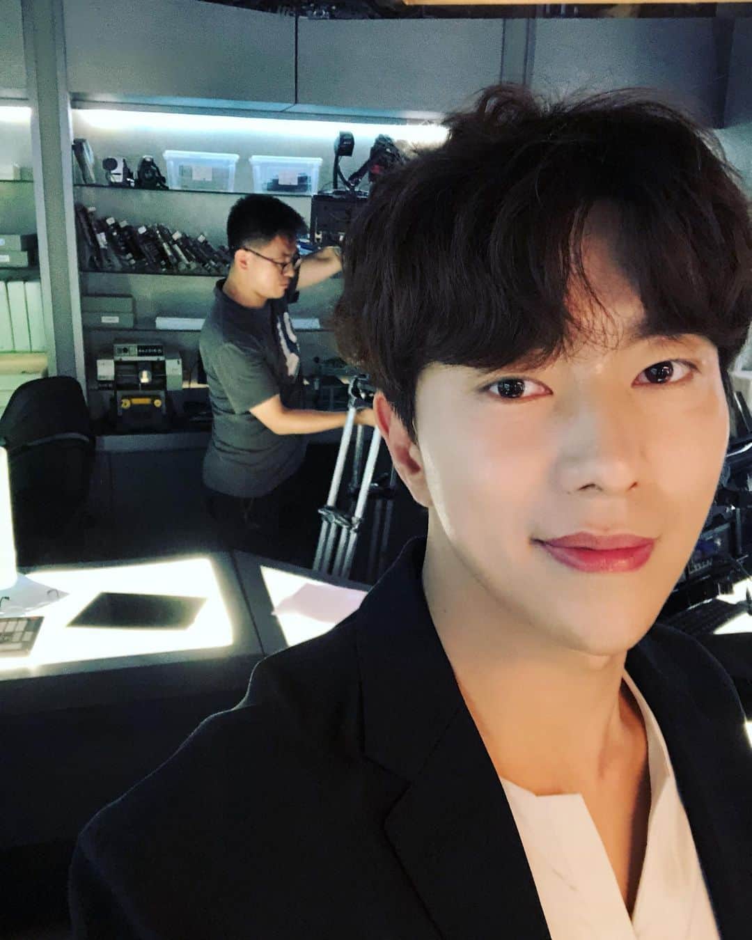 ユン・ヒョンミンのインスタグラム：「멋진앵글을 잡아주시는 미스터추 촬영감동님!🎥」