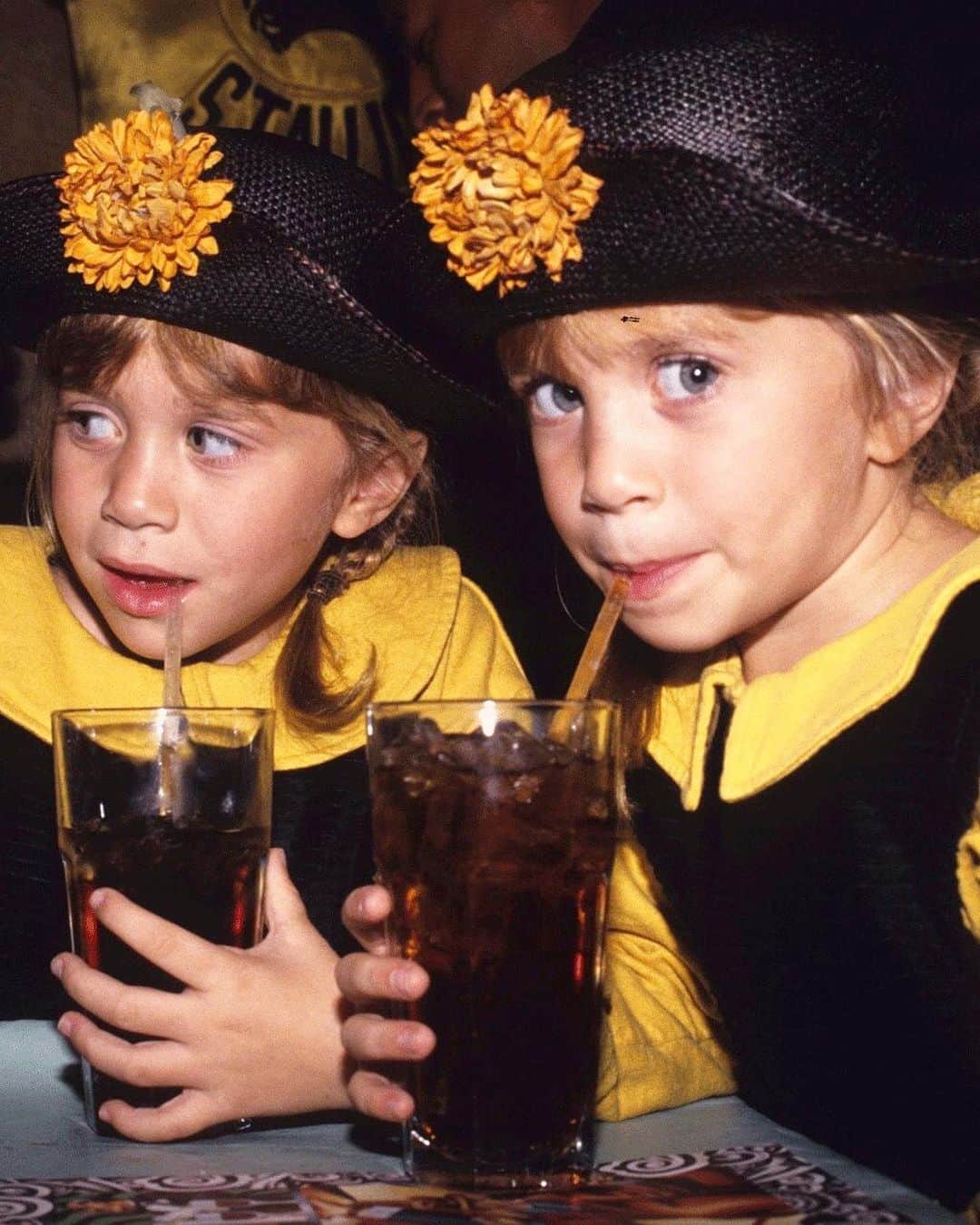 WHO WHAT WEARさんのインスタグラム写真 - (WHO WHAT WEARInstagram)「Tag your other half. 👯‍♀️ HBD, Olsen twins. Tap our link for a reminder of the sister act's most iconic looks through the years.」6月14日 10時04分 - whowhatwear