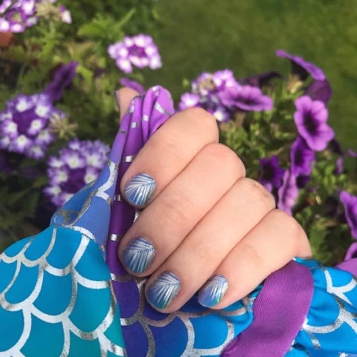 Jamberryのインスタグラム：「WE LOVE your nailfie submissions 💜 💜 . . Thanks for the share @krturc . . F.R.O.N.D.S. . . #nailfies #nailfie #nailart #nailwraps #jamberry2019 #jamberryaddict #jamberry #jamberrynailwraps #bossbabe #buildingbusiness #lovewhatido #selfcare #prettythings #womeninbiz #beneyou」