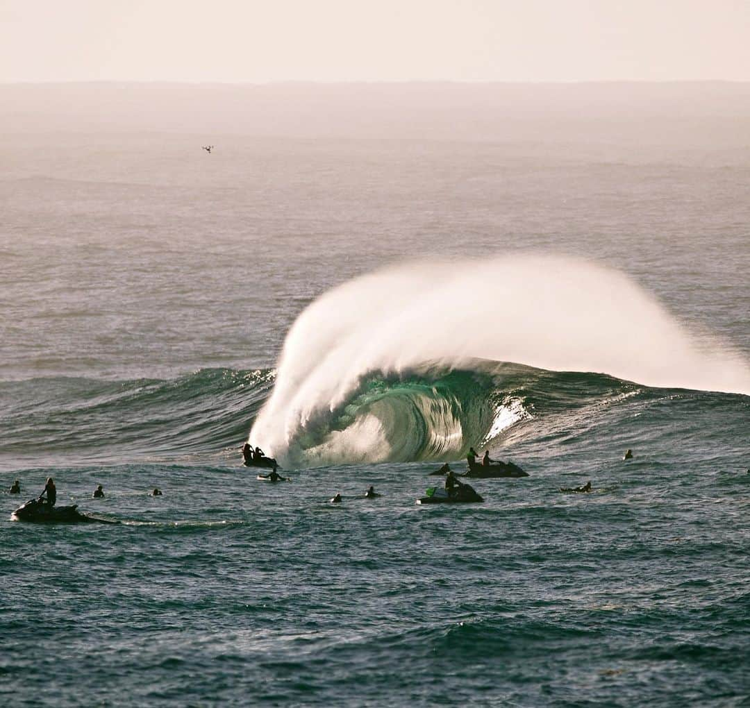 surflineさんのインスタグラム写真 - (surflineInstagram)「What happens when one giant storm steamrolls up the Tasman Sea? First up: semi-secret Aussie slab mirrors mini-Mav’s. Then, Cloudbreak goes Thundercloud | #SwellStory | @sanuk 📷: @cacaneves 📷: @fijichili 📷: @glasshousephotography」6月14日 10時05分 - surfline