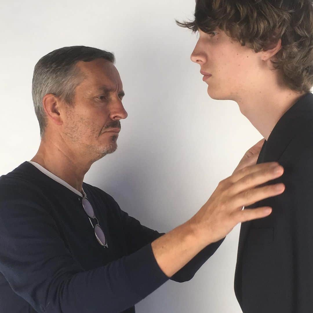 ドリス・ヴァン・ノッテンさんのインスタグラム写真 - (ドリス・ヴァン・ノッテンInstagram)「Finalizing the looks for the upcoming men’s Spring-Summer 2020 Collection Fashion Show in Paris on Thursday 20 June at 16.30 . #driesvannoten #dvn #ss20 #styling #fashionshow」6月14日 1時15分 - driesvannoten