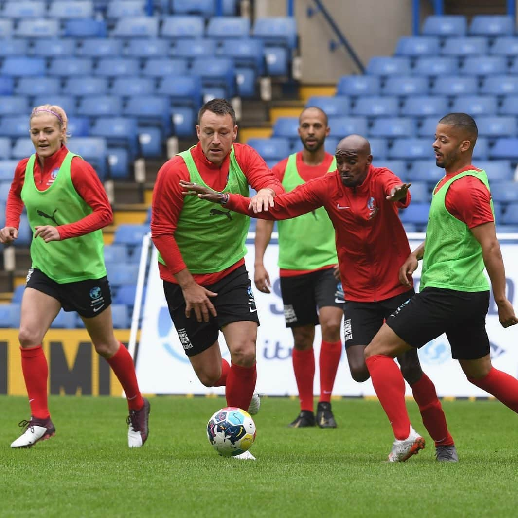 ジョン・テリーさんのインスタグラム写真 - (ジョン・テリーInstagram)「@socceraid  Great first day training at the Bridge 💙⚽️🏴󠁧󠁢󠁥󠁮󠁧󠁿 @chelseafc @socceraid @unicef_uk  @gomofarah @jeremylynchofficial @chapman_17 @marvinhumes」6月14日 1時17分 - johnterry.26