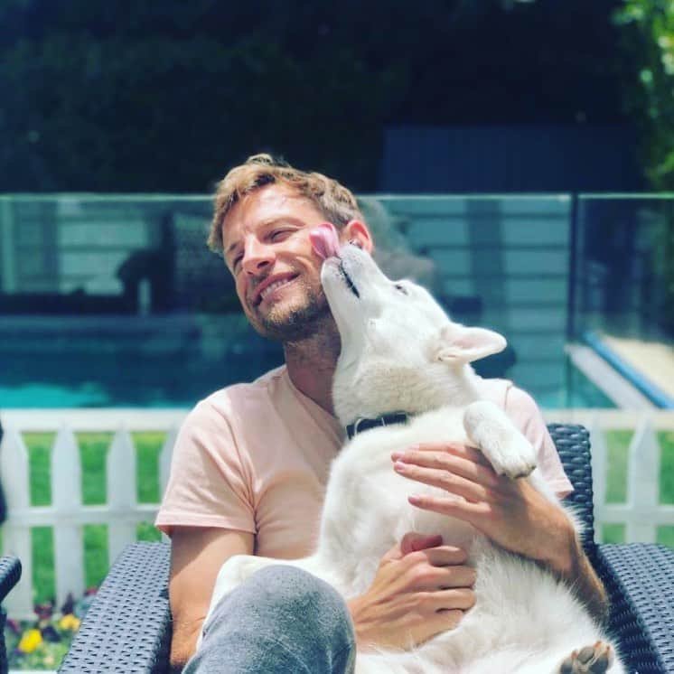 ジェンソン・バトンさんのインスタグラム写真 - (ジェンソン・バトンInstagram)「Hanging with our first furry born Storm! @storm_rogue_bentley_button」6月14日 1時48分 - jensonbutton