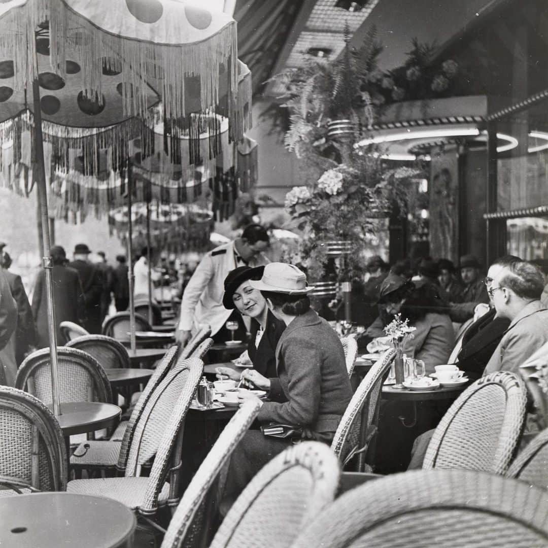 National Geographic Creativeさんのインスタグラム写真 - (National Geographic CreativeInstagram)「Photo by Maynard Owen Williams | Locals relax at a sidewalk cafe near Boulevard Saint-Michel in Paris' Latin Quarter. This image was captured in June 1936. #ThrowBackThursday #Paris #BlackAndWhite」6月14日 1時52分 - natgeointhefield
