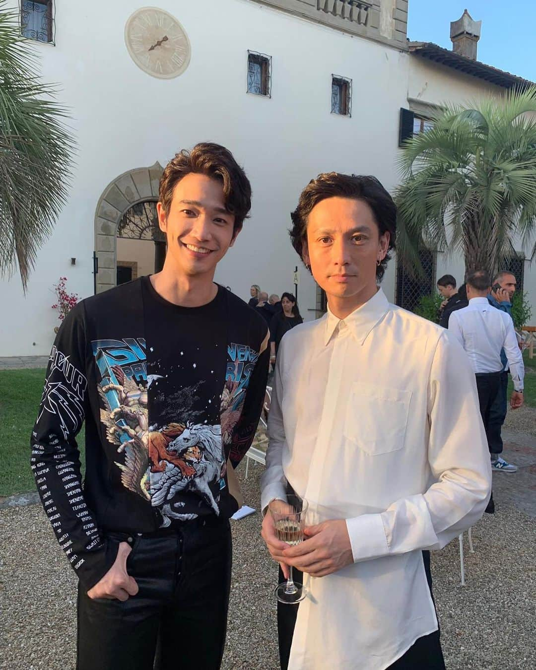 ジャスパー・リューさんのインスタグラム写真 - (ジャスパー・リューInstagram)「2020Givenchy 春夏發表會真的是好精彩呀！音樂也好好聽：） 團隊們辛苦了 ～很開心第一次來到義大利！認識了愛玩音樂的新朋友。這幾天我要吃很多很多pizza還有義大利麵：）🇮🇹 #GivenchySS20 #GivenchyxPitti #GivenchyFamily #Givenchy」6月14日 2時06分 - ryu19860812