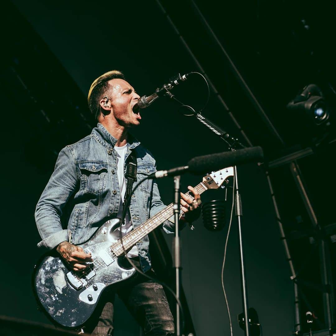 ニック・マーティンのインスタグラム：「Damn! We’re about a week away from playing the first show of the @rockstardisrupt tour. Summer festival season is almost underway and we’re fucking stoked! So many bands I’ll personally be watching every single day. It’s gonna be a helluva summer. And we’ve got some CRAZY shit to show you, announce for you, & play for you.. 😉 . Who will we be seeing this summer?! . 📸: @anabasismedia」