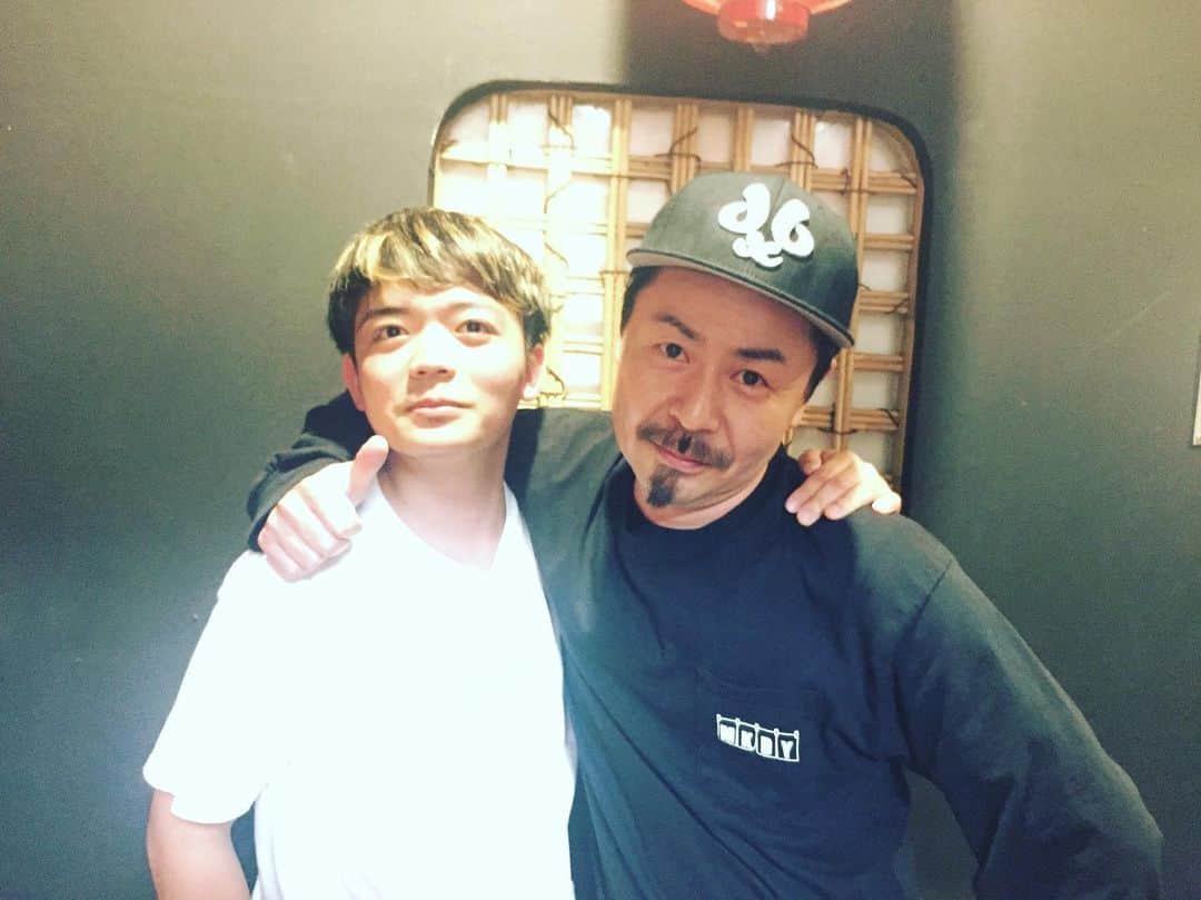 こーいちのインスタグラム：「20歳と44歳。  #高橋ジョージと三船美佳の年の差と同じ #Track's #10feet」