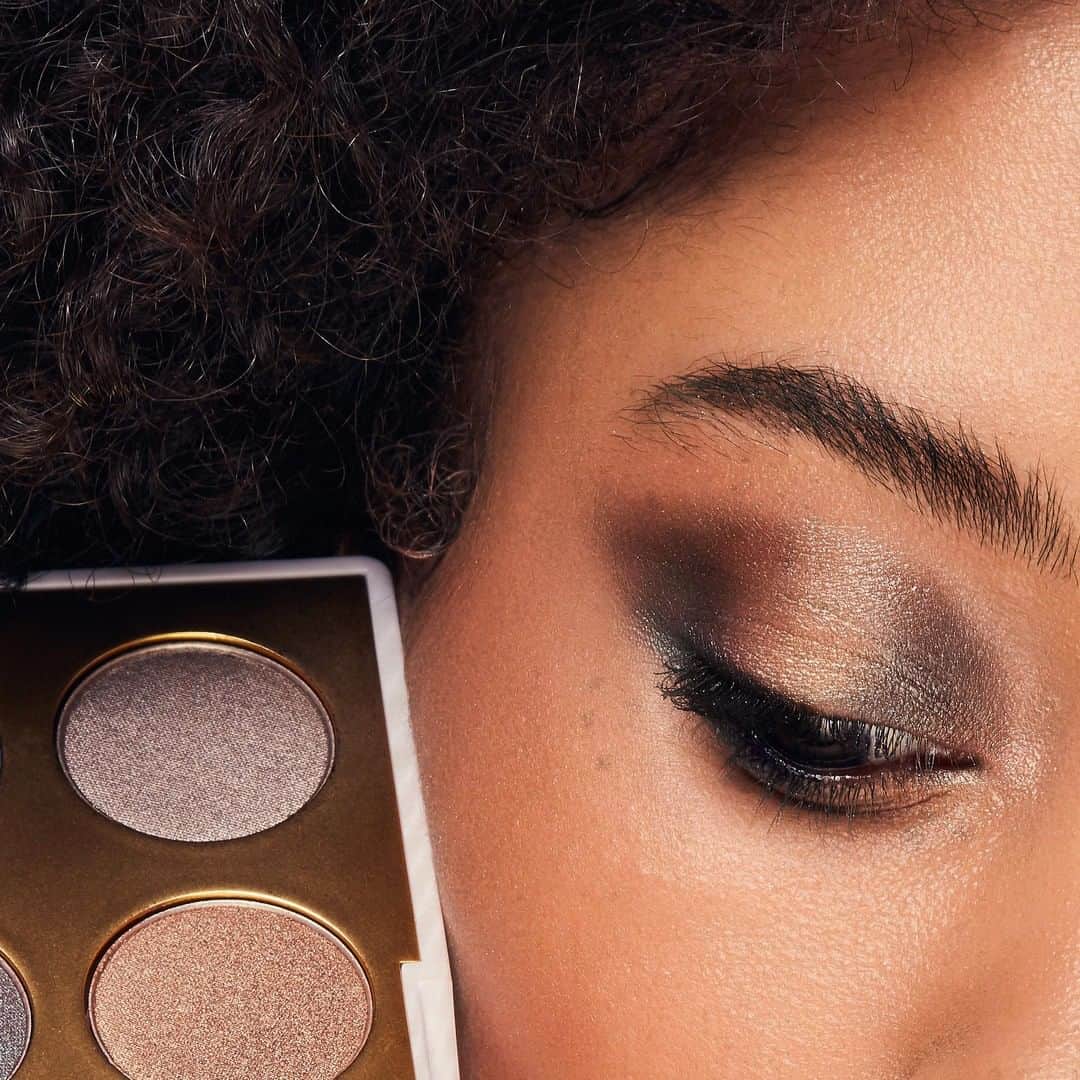 M•A•C Cosmetics Franceさんのインスタグラム写真 - (M•A•C Cosmetics FranceInstagram)「M·A·C - ELECTRIC WONDER ⚡  Focus sur le magnifique makeup des yeux réalisé par notre makeup artist @cyrilpornet avec la palette "Desert Lightning" de la collection Electric Wonder. On adore ce makeup, et vous ? 😍  Makeup @cyrilpornet Model : @steffykess.a Photo : @brunogasperini Hair: @desgarconsparis Stylisme : @ellekareen @mllek_  #maccosmetics #maccosmeticsfrance #electricwonder #macelectricwonder #eyemakeup #macaddict」6月14日 2時00分 - maccosmeticsfrance