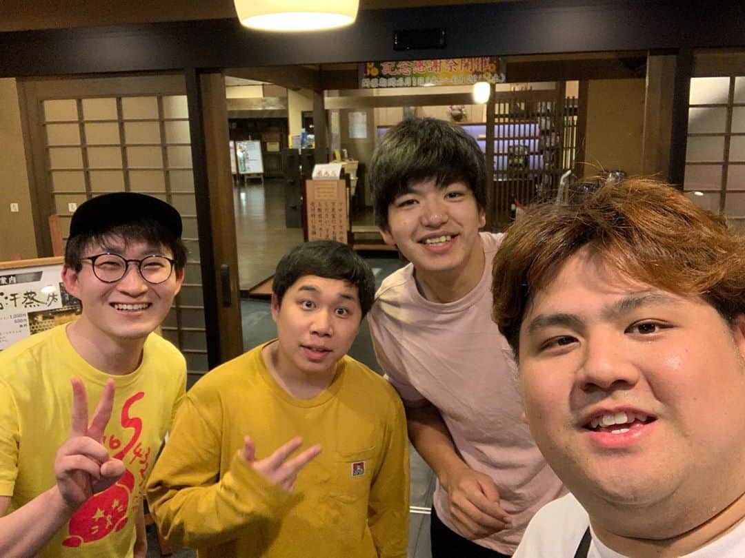 池田真一のインスタグラム：「今日もウォーキングインスタライブデッドお休みしてせいや、伊織、お笑いとAVファンの甲斐隼人くんと岩盤浴行って来ました！ 甲斐隼人くんはせいやと伊織に会えて嬉しそうでした！」