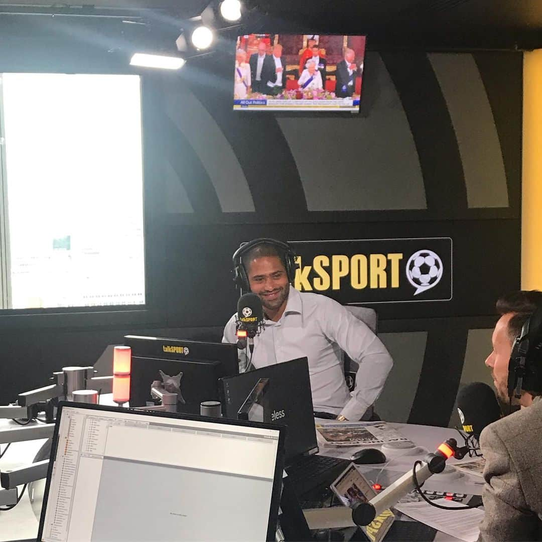 グレン・ジョンソンさんのインスタグラム写真 - (グレン・ジョンソンInstagram)「Back at @talksport today 👌🏾 #business #businessasusual #football #sport #sportsman #nextchapter #radio #media」6月14日 2時18分 - glenj8