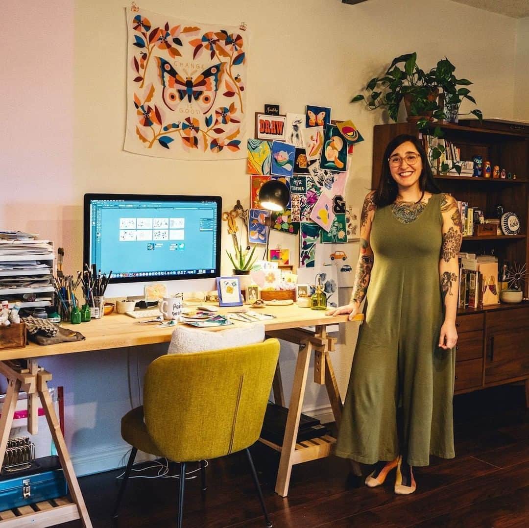 Dribbbleさんのインスタグラム写真 - (DribbbleInstagram)「"I just went full-time freelance, and I'm struggling to structure my days." - Seattle-based designer @marisol.ortega keeping it real. Read about how she's adjusting: Dribbble.com/stories (link in bio). ⠀ ⠀ #freelancedesigner #design #dribbble #illustrator #freelance #freelancer #seattledesigner #workspace #homeoffice」6月14日 2時20分 - dribbble