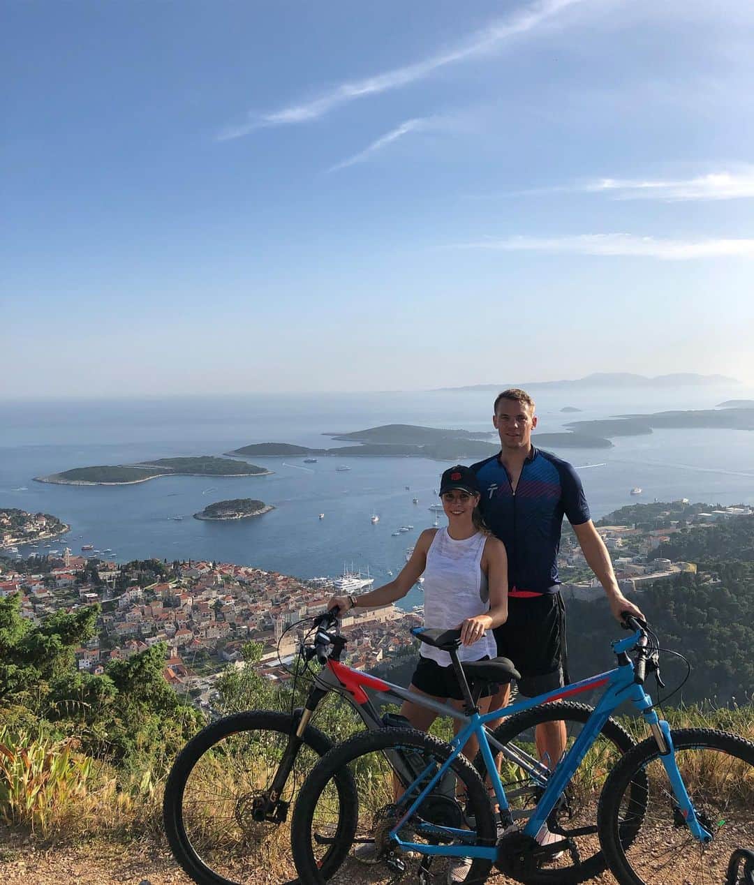 Nina Neuerのインスタグラム：「Holidays 🥰 @manuelneuer 🇭🇷」