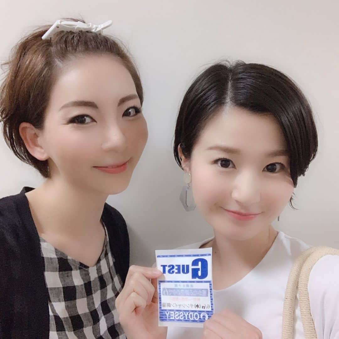 麻尋えりかさんのインスタグラム写真 - (麻尋えりかInstagram)「演劇女子部「遙かなる時空の中で６ 外伝 ～黄昏ノ仮面～」池袋サンシャイン劇場で観劇させていただきました 宝塚同期の扇けいちゃん出演 一言「男前！」 宝塚の男役とはまた違う色気がありました♡ 本当に器用な方だこと！ 昔から変わらぬ美声の持ち主...！！耳福とは彼女の事ですね 普段は綺麗女子なのに、舞台の上てまは男前 魅力的な人です♡ ✴︎ 今回の作品の日替わりゲスト なんと8日の舞台はアンジュルムの室田瑞希ちゃんと川村文乃ちゃんがゲスト出演だったようです 劇場ロビーには、ふたりの《作品》（ネタバレになるかもしれないので秘密）が飾ってあったので ちゃんと写真におさめてきました笑笑 会いたかったな... タイミング合わず残念 ✴︎ サンシャイン劇場に行くのは初めてだったので 若干迷子になりました でも迷子になる前提で予定より1時間早く家を出たので 迷子になりながら池袋の街を散策しながら、無事辿り着けました ✴︎ アイドルさんって、本当にむちゃくちゃ可愛い その中にいた扇けいちゃんはむちゃくちゃ男前 オペラグラス持参すれば良かったなって思いました 扇けいちゃんはスンデ（韓国料理）仲間なので、舞台が終わったらまたゆっくり韓国料理ツアーを企画したいと思います♡ 千秋楽まで楽しんでね♡ キャストのみなさん、スタッフのみなさん ステキな舞台をありがとうございました♡ #扇けい#元宝塚#88期#つばきファクトリー#演劇女子部#遙かなる時空の中で」6月14日 2時50分 - mahiroerika