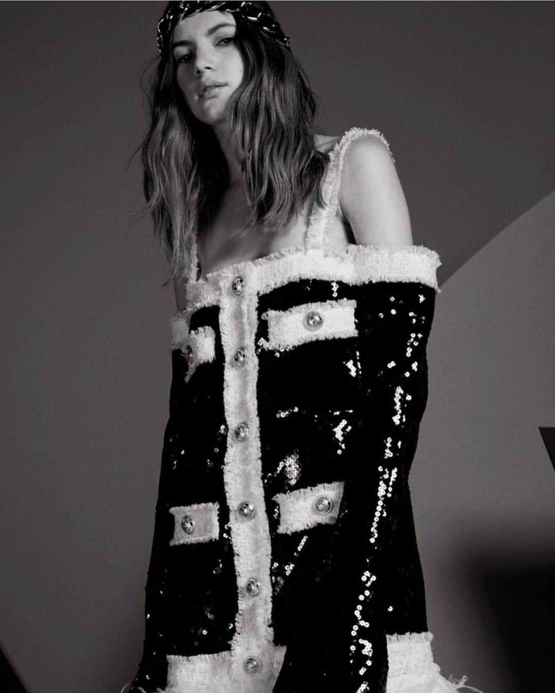ヴァレリー・カウフマンのインスタグラム：「@BALMAIN 🖤」