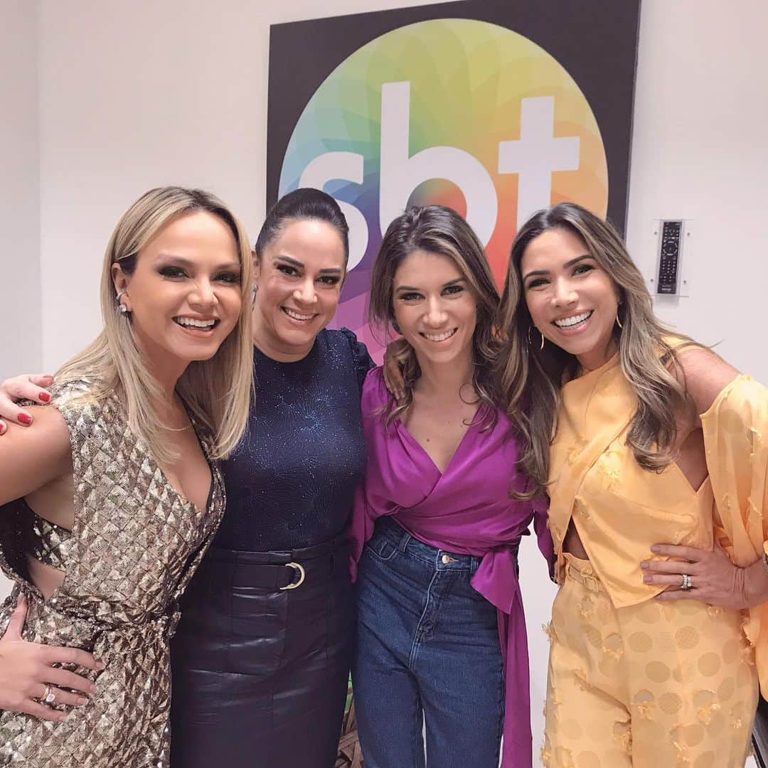 Eliana Michaelichin Bezerraさんのインスタグラム写真 - (Eliana Michaelichin BezerraInstagram)「Amooooo!!! @silviaabravanel @rebecaabravanel @patriciaabravanel @celsoportiolli @oratinho #programasilviosantos #sbt」6月14日 2時59分 - eliana