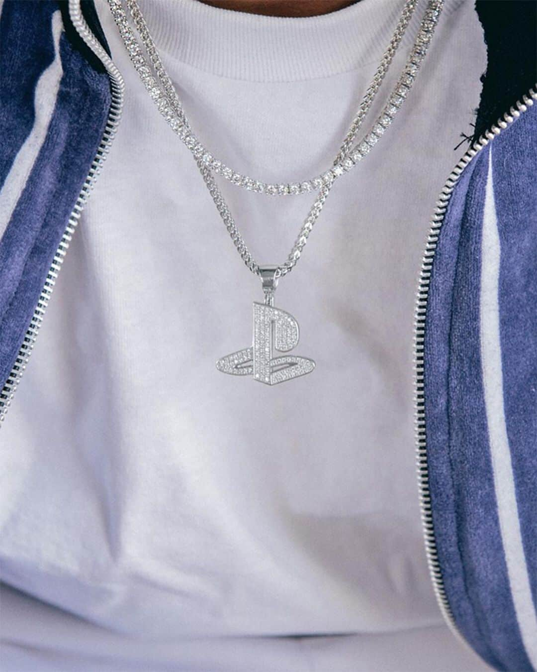 HYPEBEASTさんのインスタグラム写真 - (HYPEBEASTInstagram)「#HypeAF: @sony just dropped a line of @playstation jewelry designed by Los Angeles-based jeweler @kingice. The collaboration bridges the gap between the hip-hop and gaming communities with 14k gold implemented throughout. Select pieces are available now starting at $80 USD. Photo: @playstation」6月14日 3時04分 - hypebeast