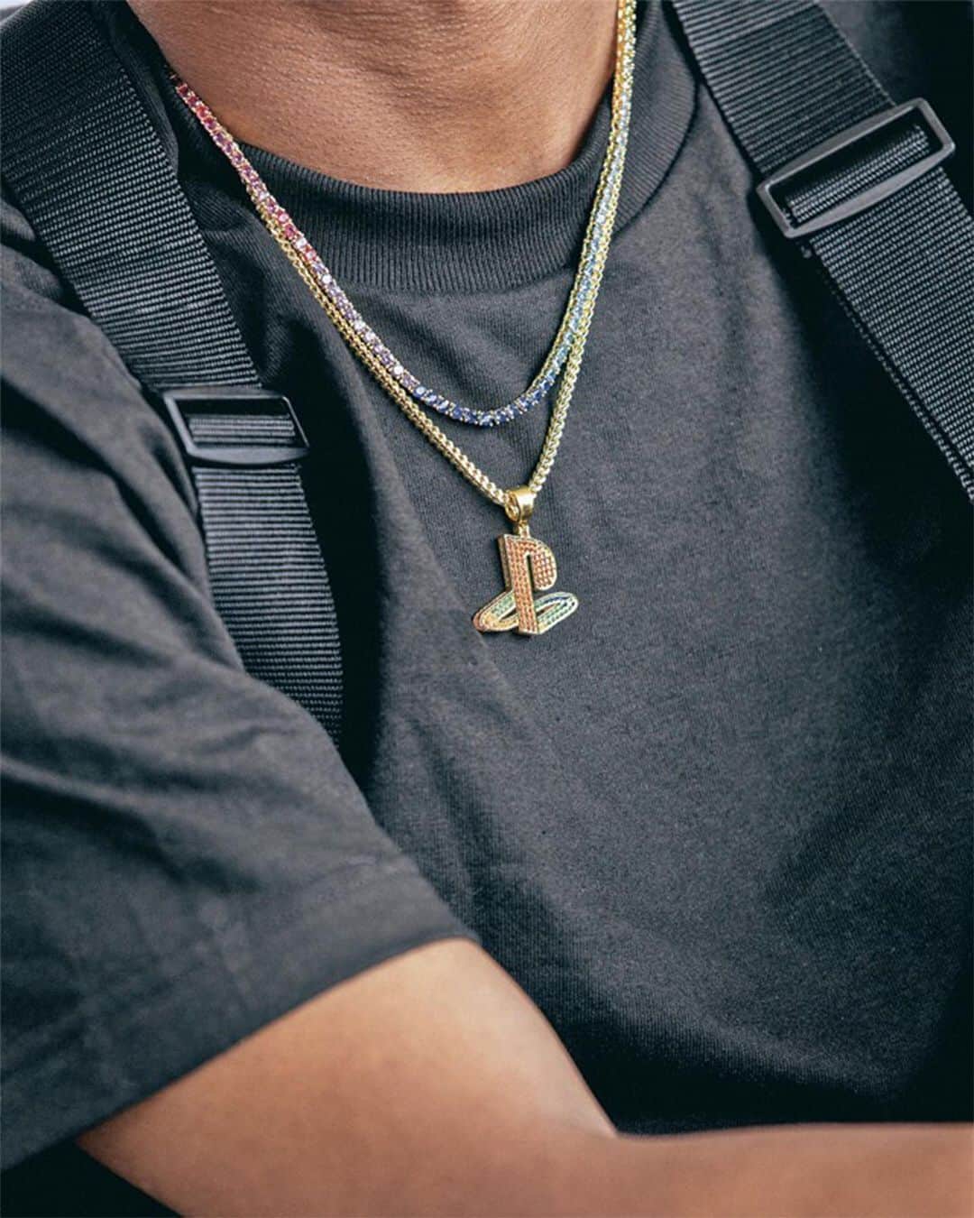 HYPEBEASTさんのインスタグラム写真 - (HYPEBEASTInstagram)「#HypeAF: @sony just dropped a line of @playstation jewelry designed by Los Angeles-based jeweler @kingice. The collaboration bridges the gap between the hip-hop and gaming communities with 14k gold implemented throughout. Select pieces are available now starting at $80 USD. Photo: @playstation」6月14日 3時04分 - hypebeast