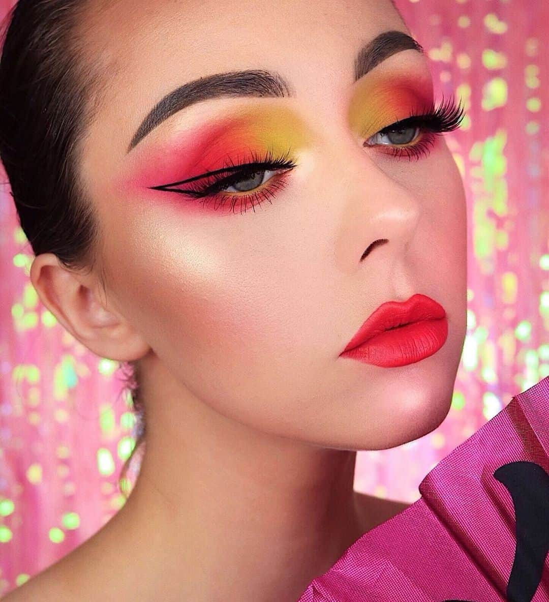 Anastasia Beverly Hillsさんのインスタグラム写真 - (Anastasia Beverly HillsInstagram)「Beautiful looks using the  #ABHxAlyssaEdwards Palette  Which is your favorite?  1  @mvjdvmakeup  2.  @doyouevenblend  3.  @makeupmamadom  4.  @itsmulani  5. @makeupbymeg__  6.  @damianstylezzz  7. @sailor_tsuki  8. @dajjrambo  9. @kalinakuli  10. @bangtsikitsiki」6月14日 3時16分 - anastasiabeverlyhills