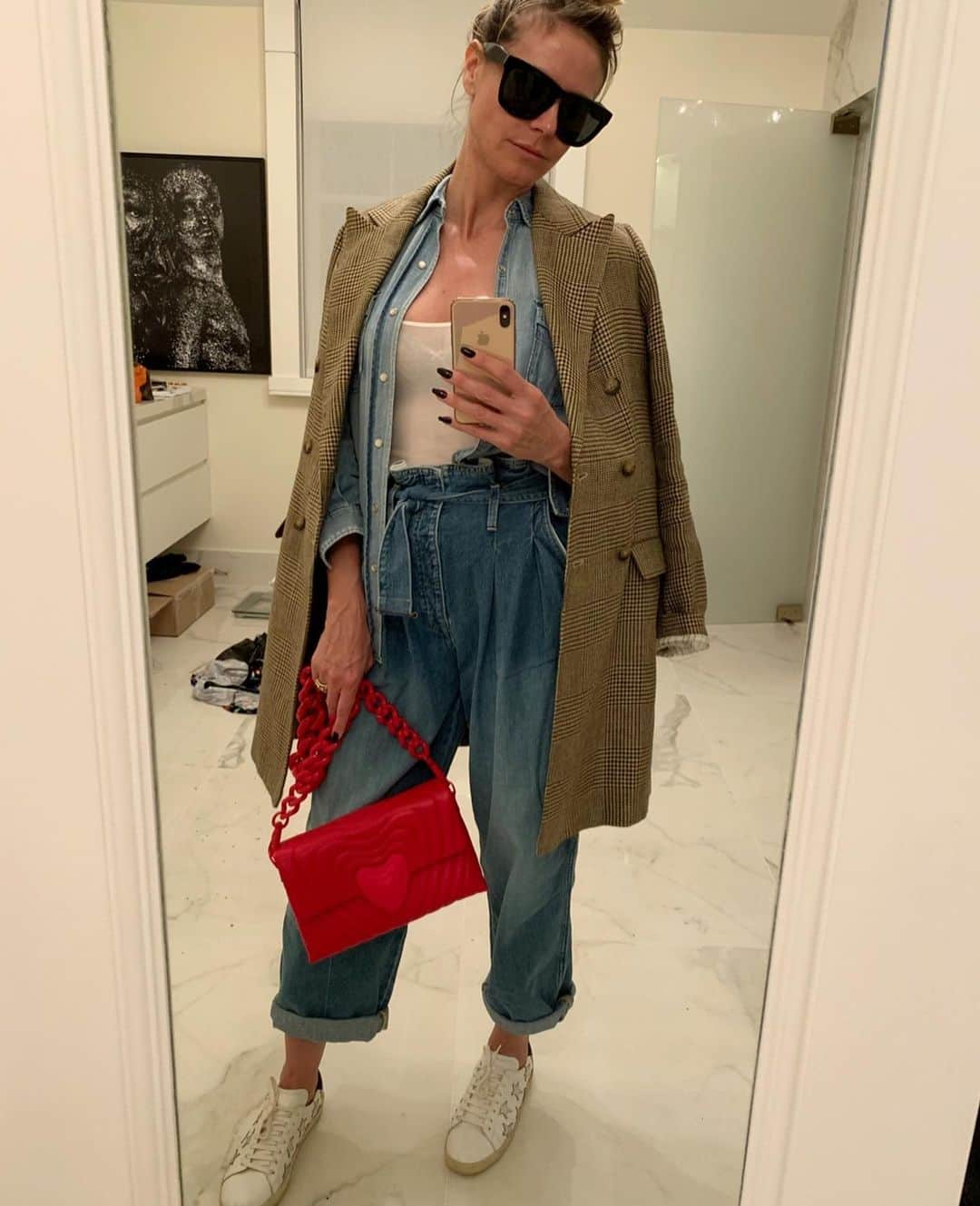 ハイディ・クルムさんのインスタグラム写真 - (ハイディ・クルムInstagram)「This is how I pack !!! .... I try most things on before,  so i have the right shoe , bag, sunglasses etc . How do you pack ?」6月14日 3時10分 - heidiklum