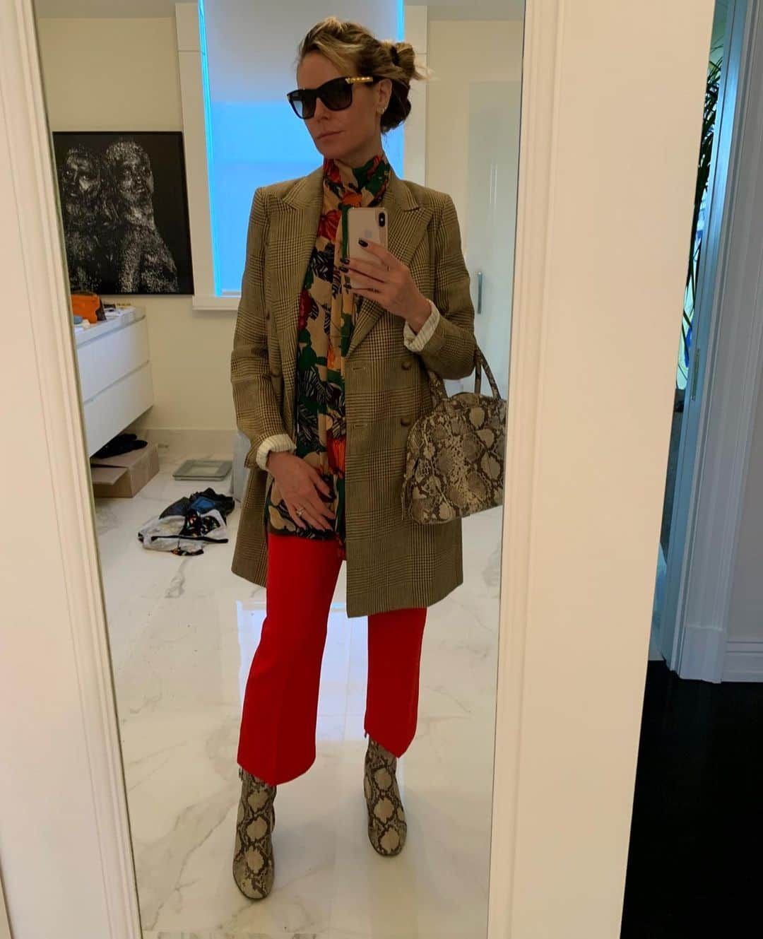 ハイディ・クルムさんのインスタグラム写真 - (ハイディ・クルムInstagram)「This is how I pack !!! .... I try most things on before,  so i have the right shoe , bag, sunglasses etc . How do you pack ?」6月14日 3時10分 - heidiklum