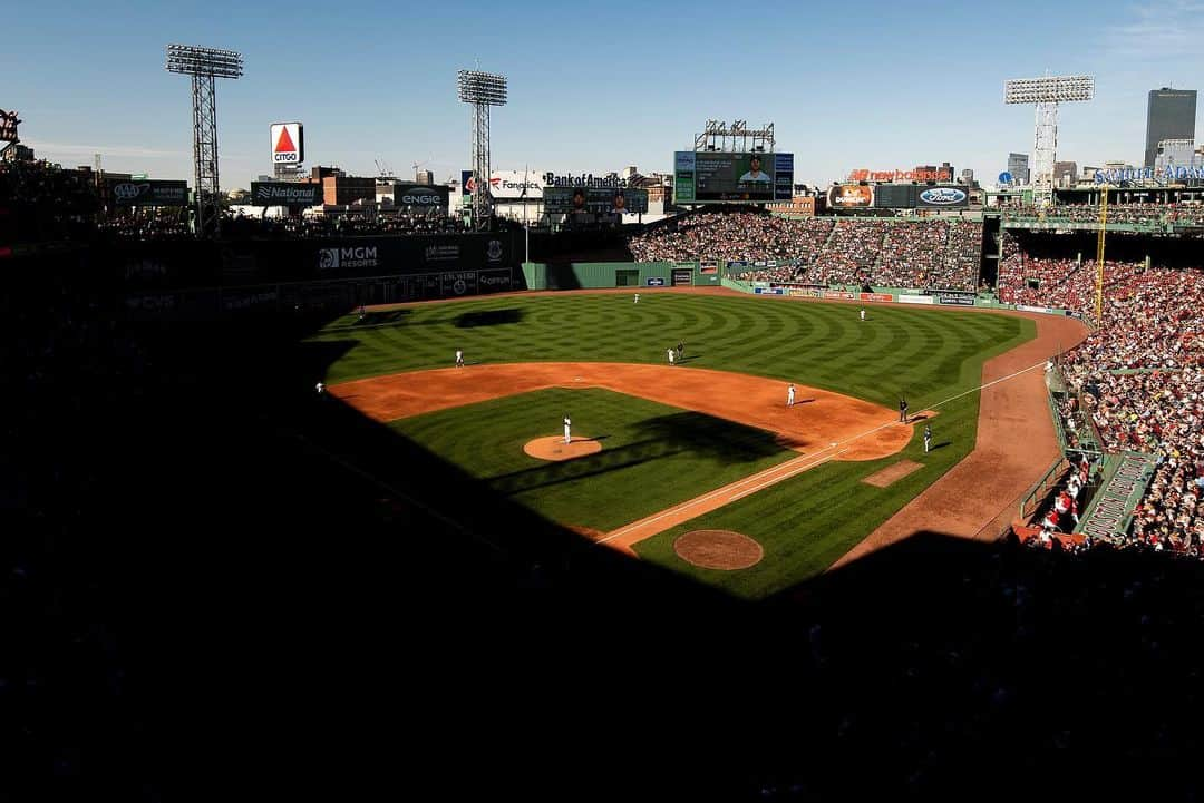 ボストン・レッドソックスさんのインスタグラム写真 - (ボストン・レッドソックスInstagram)「Lurking in the shadows of Fenway...」6月14日 3時12分 - redsox