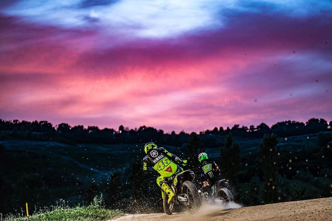 のインスタグラム：「Training under a pink sky 🐷 📸 @camilss」