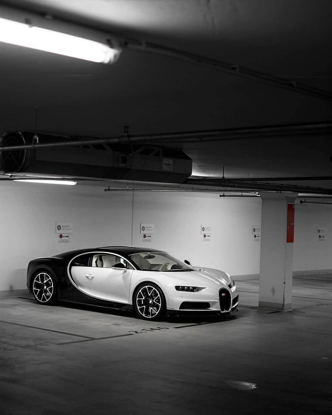 Kik:SoLeimanRTさんのインスタグラム写真 - (Kik:SoLeimanRTInstagram)「Bugatti Chiron  by: @sdcargallery」6月14日 3時17分 - carinstagram