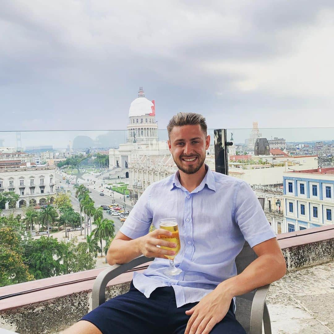 ハリー・コーニックのインスタグラム：「😁」