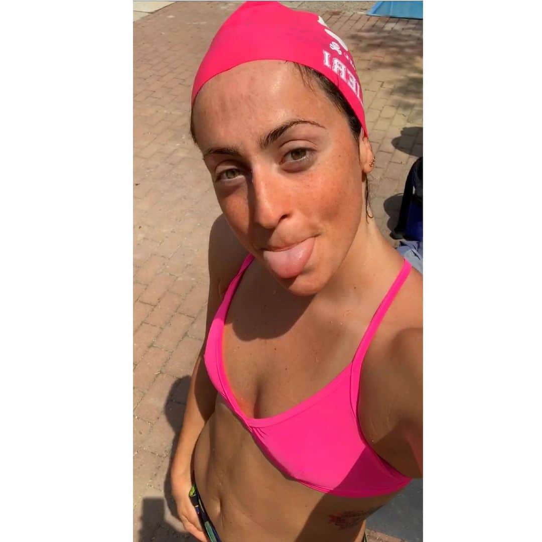 アレッシア・ポリエリさんのインスタグラム写真 - (アレッシア・ポリエリInstagram)「All I need is... PINK 😍💖🎀 Il mio colore preferito penso si sia capito, e il vostro? 😜 • #boneswimmer #pink #totalpink #rosa #swimsuit #costume #costuminisobri #farfalla #butterfly #lingua #linguetta #abbronzatura #panda #tanned #imola」6月14日 3時29分 - alebibipolly
