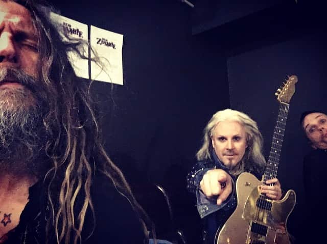 ロブ・ゾンビのインスタグラム：「Backstage 02 in Glasgow. Anybody ready? #scotland #robzombie #johnfive #piggyd #gingerfish」