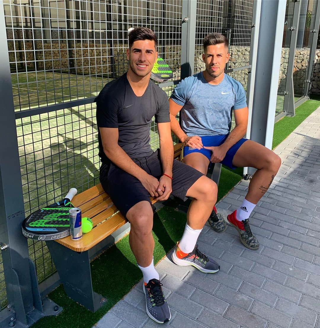 マルコ・アセンシオのインスタグラム：「Tarde de pádel.🎾」