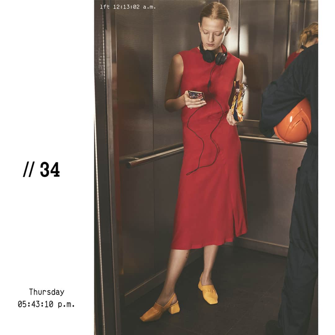 アリジさんのインスタグラム写真 - (アリジInstagram)「Thursday 05:43:10 p.m. // Red crepe de chine dress with particular frontal splits for a special fluid silhouette 🌹 . Ss19 available now in boutique and online, on alysi.it . . #alysi #ss19 #red #crepedechine #dress #silhouette #summerwardrobe #getinspired #ootd #madeinalysi #elevatorlife #thursday」6月14日 4時00分 - alysiofficial