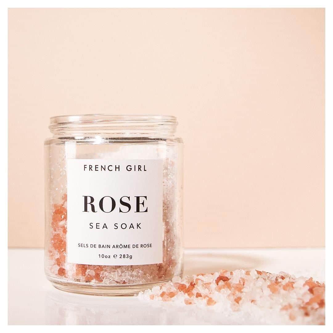 FRENCH GIRLさんのインスタグラム写真 - (FRENCH GIRLInstagram)「Immerse yourself into the mood elevating experience of a handful of roses and ylang ylang. ⠀ ⠀ #saltbath #seasoak #rosebath #ylangylang #veganskin #soindesoi #ecoluxe #sustainableluxury #frenchgirlorganics」6月14日 4時00分 - frenchgirlorganics