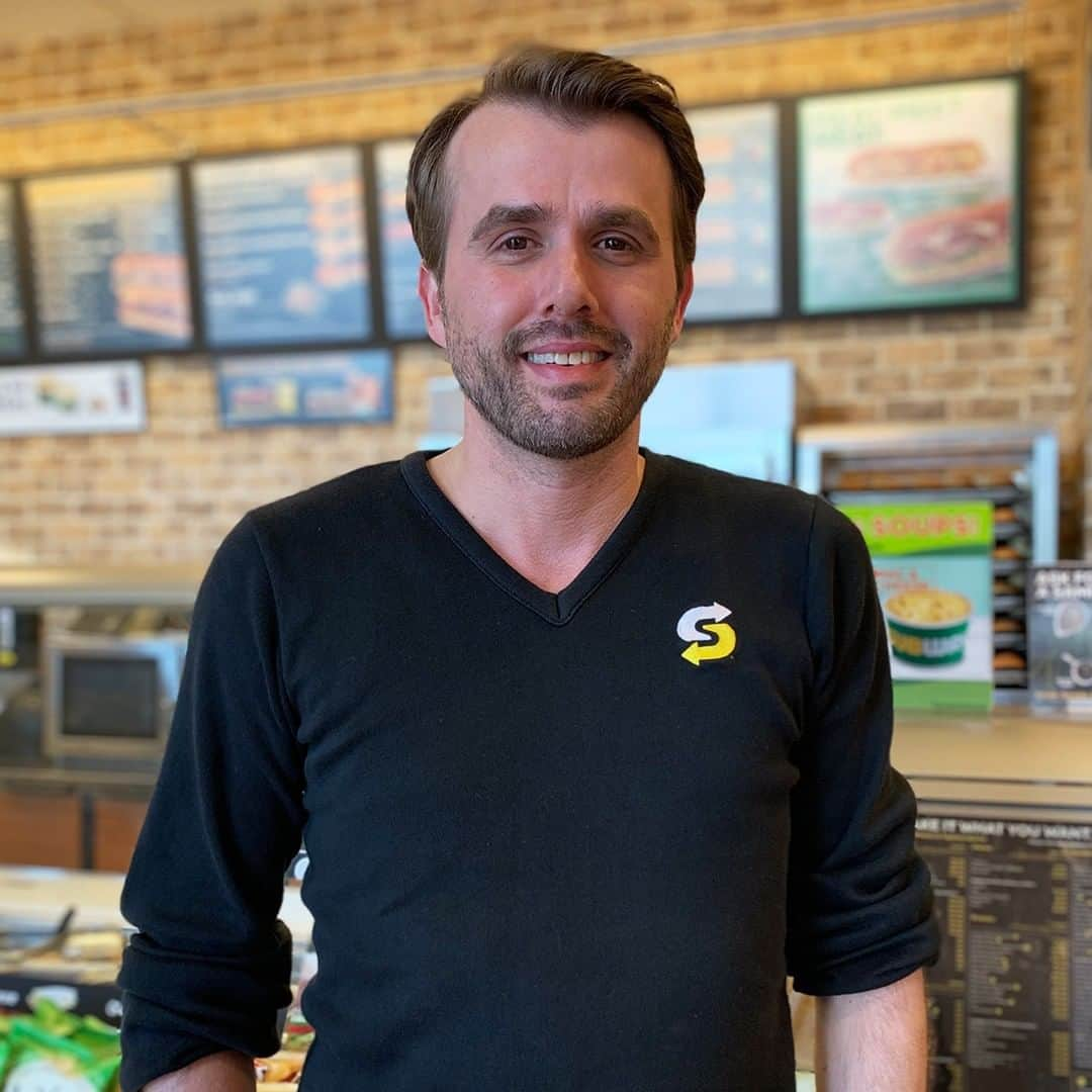 Official Subwayさんのインスタグラム写真 - (Official SubwayInstagram)「Becoming a business owner was always Alex's dream—and in 7 years, he went from Sandwich Artist® to Franchisee. Head to our stories for a link to his full story.」6月14日 4時00分 - subway