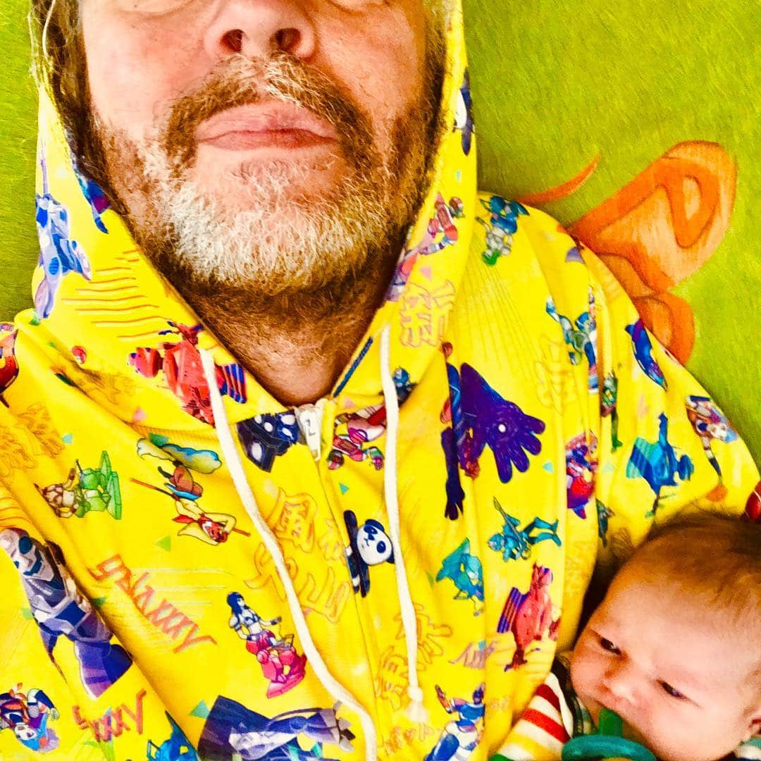 ウェイン・コインさんのインスタグラム写真 - (ウェイン・コインInstagram)「.. sittin with Baby Bloom in my @galaxxxyrocks yellow robots of rock hoodie... we the luckiest luckiest luckiest❤️❤️❤️❤️❤️❤️❤️❤️❤️❤️❤️❤️❤️❤️❤️❤️❤️❤️❤️❤️ @tannermariehull @neuhauspress @stevendrozd @bellaspca @thegalleryatforthouston @oliverhibert @bl_ank___bl_ank @wicked_hippie @deeplocal @skullsunlimited #theflaminglips #flaminglips #kingsmouth #fruitgenieisfuckingfuturistic #myfamilyfirstmymusicsecondiamthird」6月14日 4時17分 - waynecoyne5