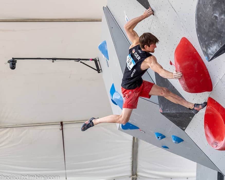 ヤン・ホイヤーのインスタグラム：「These pictures explain the soreness i felt in the past few days 🥴 Thanks for reminding me @thecircuitclimbing! I completely forgot I took this fall in finals! 😅 .  @madrockclimbing  @mammut_swiss1862」