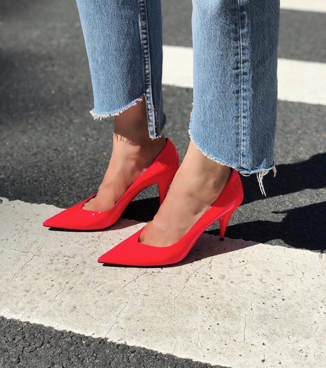 Bergdorf Goodmanさんのインスタグラム写真 - (Bergdorf GoodmanInstagram)「STOPPING TRAFFIC ⚡️ @ysl’s candy-coated neon patent leather pumps are a bold addition to your summer shoe lineup. Available now in store on 2 and online at BG.com. #BGOnFoot」6月14日 4時11分 - bergdorfs