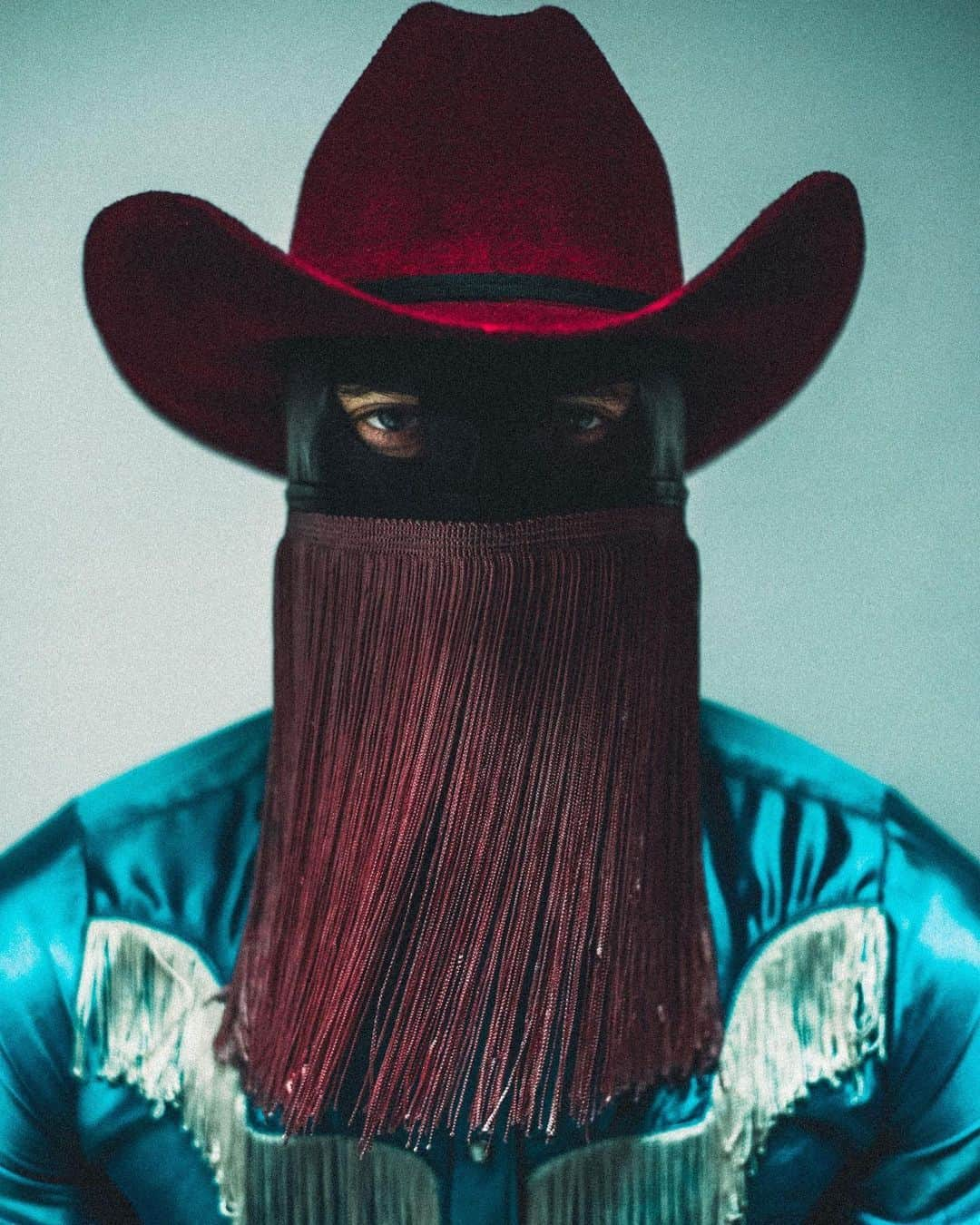 Vogueさんのインスタグラム写真 - (VogueInstagram)「Country musician @orvillepeck remains an anonymous figure, thanks to the fringed mask he always wears, choosing from more than 20 versions in his collection. He comes at a time when country music is having a renaissance, pushing outside the sphere of straight, white @garthbrooks–style men on guitar. There is the rise of @lilnasx and “Old Town Road”; @iamyolaofficial, a black British musician who sings country; and even the likes of @Diplo and @postmalone, who have been wearing Western-style clothing. “It seems that there is a resurgence of cowboy culture; I think that is helping country open us [up, by] showing its true diversity. Maybe it has always been there, but maybe it doesn’t have the chance to be shown,” says Peck. “Different perspectives and diversity and different sounds within that genre are coming to the foreground and being embraced, and that is exciting.” Tap the link in our bio to read more. Photographed by @mollephoto」6月14日 4時12分 - voguemagazine