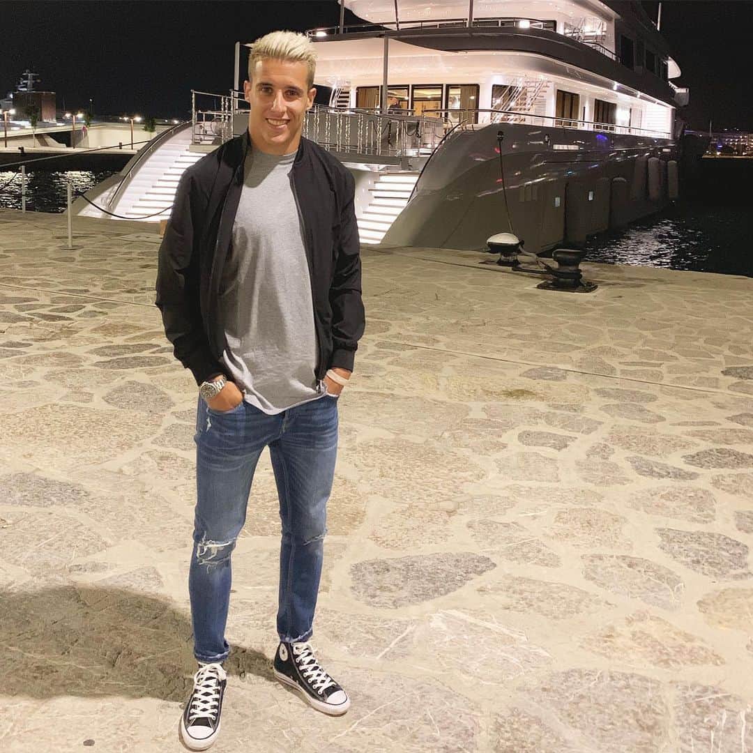 のインスタグラム：「Noches de Ibiza...outfit today...Yes/No?🙄😏😎 #ibiza」