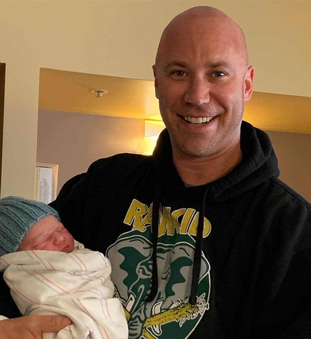 Rancidさんのインスタグラム写真 - (RancidInstagram)「We wanna congratulate our brother Rob Mello on the latest edition to the family!!! A baby boy named Carter!! Mello is a San Francisco Fire Fighter from Station 43 and a good friend of the Rancid family!! Thanks for bringing up the next generation right. Respect」6月14日 4時23分 - rancid