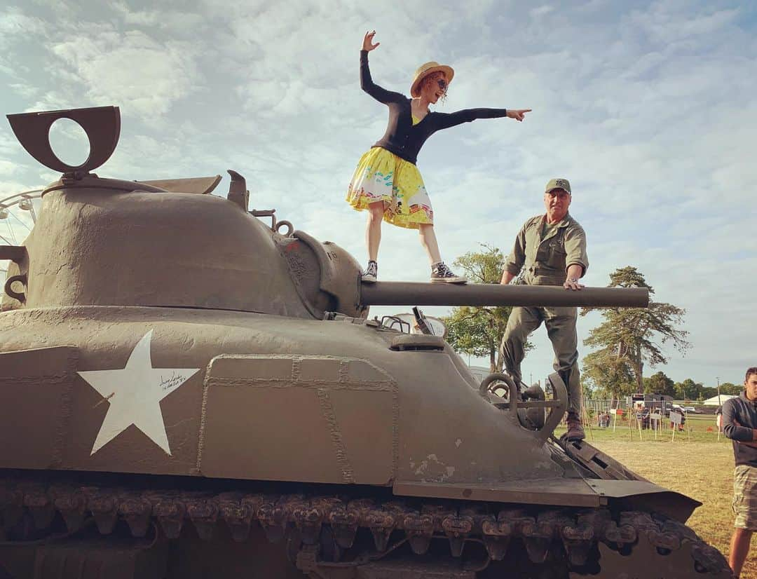 ボニー・モーガンさんのインスタグラム写真 - (ボニー・モーガンInstagram)「Tanks for letting me run amok on your tank sir! #punny #tanksalot #runningamok #itsatank #adventuresofbendybonnie #theyletmedrive #bigmistake #heavymachinery #shenanigans #ww2 #dday75 #badassery #pinupgirlboutique #layingseige #saintemereeglise #normandy #bendybonnie」6月14日 4時34分 - bendybonnie